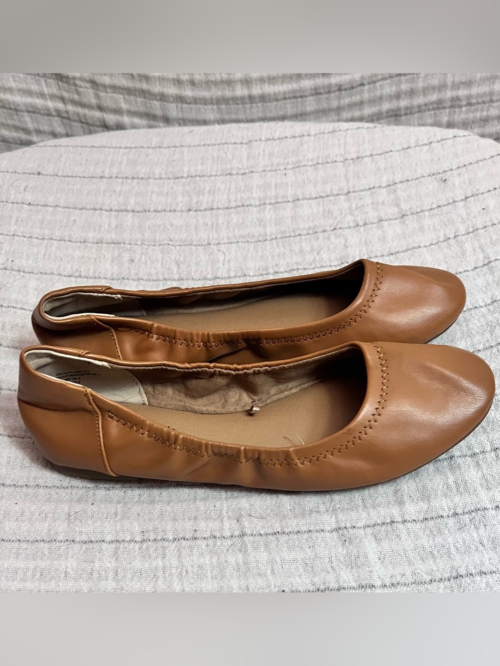 Amazon Essentials Women's Cognac Ballet Flats